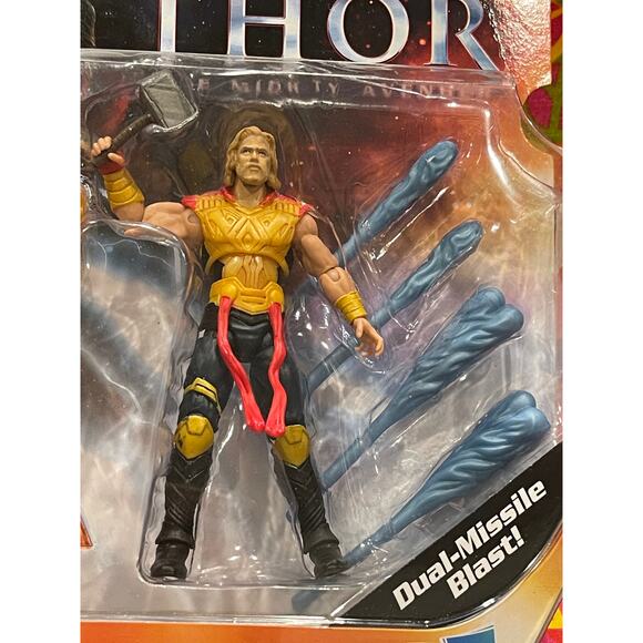 Hasbro 2011 Thor Deluxe Blaster Armor Thor Dual-Missile Action Figure - Picture 4 of 4